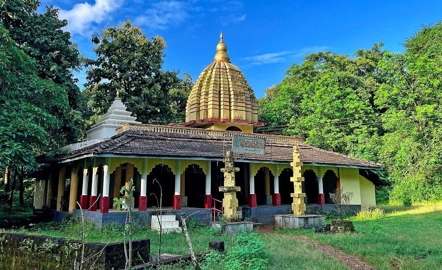 कुसूर गावचे मंदिर